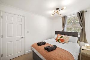 PRIME 3 BED HOUSE to BICESTER OUTLET for 8 People by Platinum Key Properties