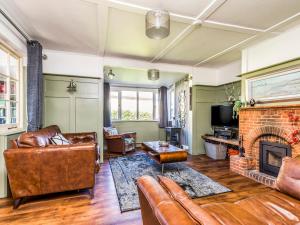 Charming Family Home and Garden Close To The Beach - Pass the Keys