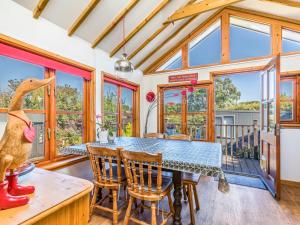 Charming Family Home and Garden Close To The Beach - Pass the Keys