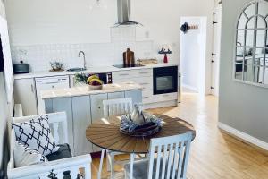 Wavecrest Holiday Cottage by Trident Holiday Homes