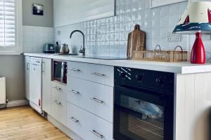 Wavecrest Holiday Cottage by Trident Holiday Homes