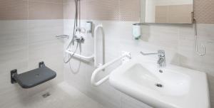 Standard King Room - Accessible room in Holiday Inn Prague