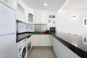 Playa de la Arena Holiday Home by Sydney