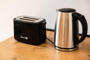 National Stadium Cosy Studios by BookingHost