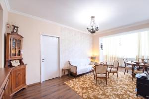 Central Vake w free parking . 2 Bedroom 1 Bath