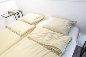 Studio Apartment Next To Famous Party House A38