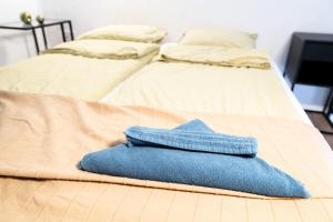 Studio Apartment Next To Famous Party House A38