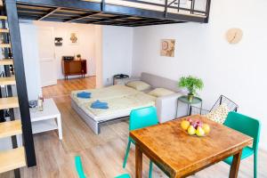 Studio Apartment Next To Famous Party House A38