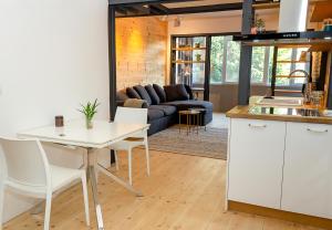 Bright & Spacious 1BD Apartment with a Charming Balcony by Flat Mаnager