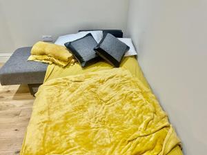 Lovely 1 bedroom apartment with on street parking