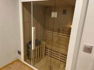 Miodowa Faktoria z sauną by Rentoom