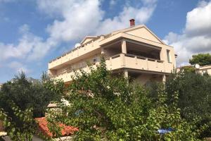 Apartments with a swimming pool Novalja, Pag - 211 