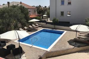 Apartments with a swimming pool Novalja, Pag - 211 
