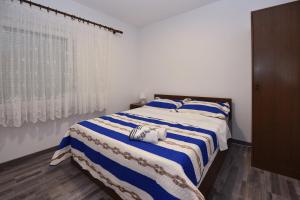 Apartments by the sea Stara Novalja, Pag - 235 