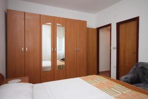 Apartments with a swimming pool Novalja, Pag - 211