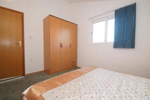 Apartments by the sea Zavalatica, Korcula - 247