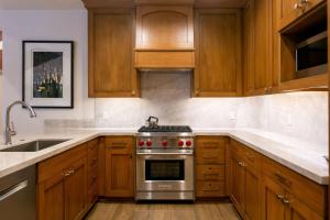 One Bedroom Townhouse with Hot Tub apartment hotel