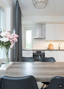 Spacious and cozy, well equipped, 2 bedroom apartment in great location