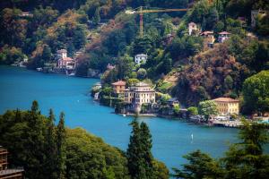I DA Charming Penthouse - LAKE VIEW- Como- House-130 mt-2 double bedrooms and 2 double bathrooms a spacious living room-Full equipped kitchen-Private garden and terrace-Private covered parking