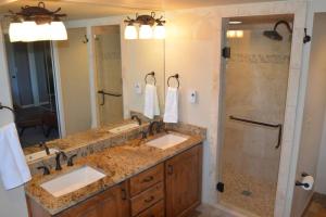 True Ski-in Ski-Out Luxury 3bd with huge views