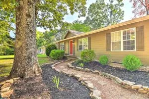 Charming Retreat Less Than 2 Mi to Cranfield Marina! - Gainesville