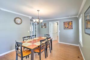 Charming Retreat Less Than 2 Mi to Cranfield Marina!