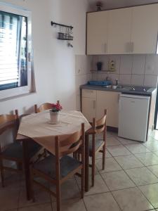 Apartments by the sea Zaostrog, Makarska - 6659