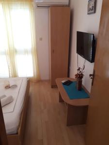 Apartments by the sea Zaostrog, Makarska - 6659