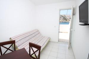 Apartment Metajna 6336b