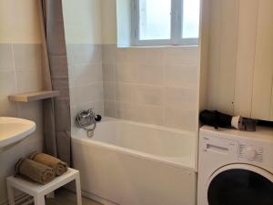 Maisons de vacances Maison de plain-pied avec etang, draps et menage inclus - FR-1-591-352 : photos des chambres