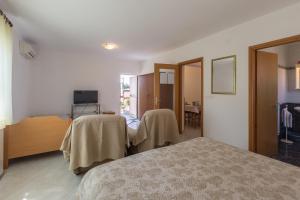 Apartments with parking space Umag - 7063