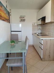 Apartments with parking space Ugljan - 8527