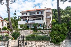 Apartments by the sea Mali Losinj (Losinj) - 3444 