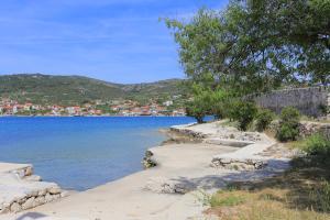 Apartments by the sea Vinisce, Trogir - 11029