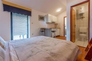 Holiday house with a parking space Novi Vinodolski - 5523