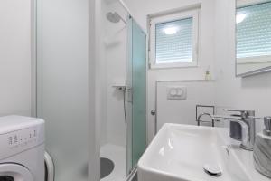 Family friendly apartments with a swimming pool Punat, Krk - 13153