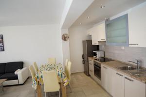 Apartments by the sea Podstrana, Split - 15101