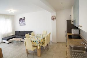 Apartments by the sea Podstrana, Split - 15101