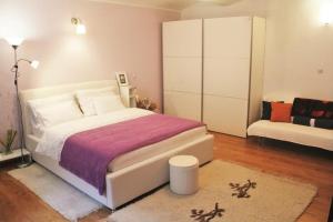 Apartments with WiFi Zagreb - 15121 