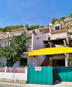 Apartments by the sea Krilo Jesenice, Omis - 15145