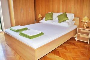 Apartments by the sea Krilo Jesenice, Omis - 15145