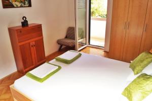 Apartments by the sea Krilo Jesenice, Omis - 15145