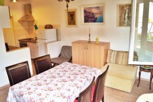 Apartments by the sea Krilo Jesenice, Omis - 15145