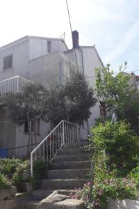 Apartments by the sea Postira, Brac - 15148