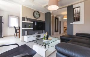 Apartments with a swimming pool Liznjan, Medulin - 15151