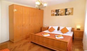 Apartments with parking spaces Slatine, Ciovo - 15175