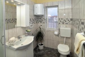 Apartments with parking spaces Slatine, Ciovo - 15175