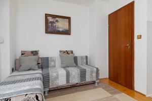 Apartments by the sea Pisak, Omis - 15177