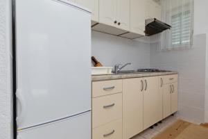 Apartments by the sea Pisak, Omis - 15177