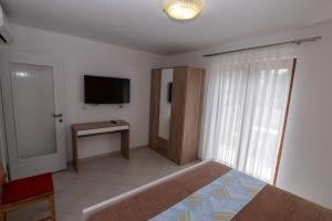 Apartments by the sea Veli Losinj, Losinj - 15229